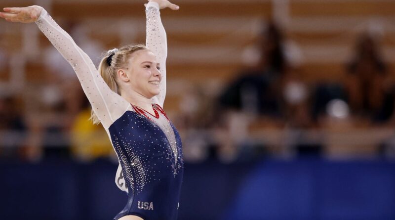 Jade Carey voa alto para reivindicar o ouro na final de piso de ginástica olímpica feminina