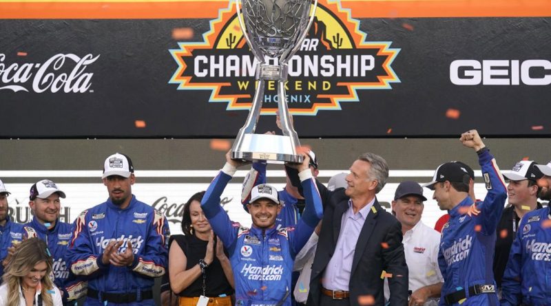 Kyle Larson recebe elogios após o primeiro título da NASCAR
