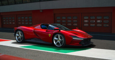 Ferrari Daytona SP3 Icona é uma targa de edição limitada com um V12