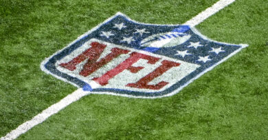 Relatório: NFL Discute Novas Políticas COVID-19 para Jogadores Vacinados Assintomáticos