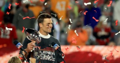 Tom Brady não se aposenta e diz que voltará ao Tampa Bay Buccaneers da National Football League
