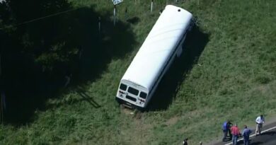 Texas suspende transporte de presos após fugitivo esfaquear motorista de ônibus e matar 5