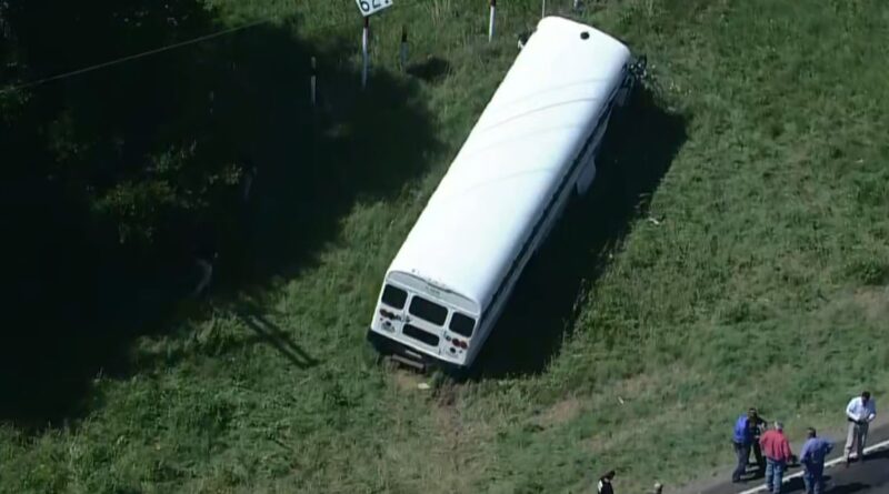 Texas suspende transporte de presos após fugitivo esfaquear motorista de ônibus e matar 5
