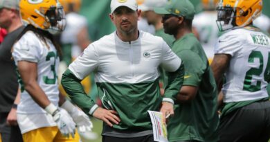 3 Packers lutando por seus empregos no campo de treinamento