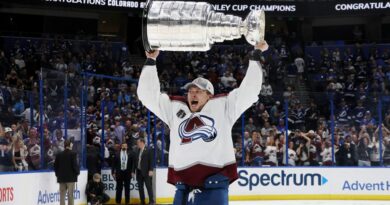 Transferência da Avalanche Stanley Cup vai de Landeskog para Erik Johnson – NHL.com