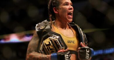 UFC 277: Amanda Nunes recupera o cinturão peso-galo de Julianna Pena (Vídeo)