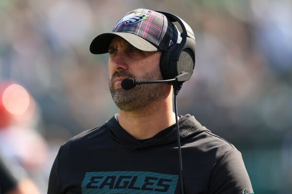 Nick Sirianni é oficialmente o pára-raios dos Eagles