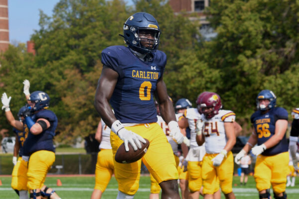 Entrevista do Draft Prospect da NFL para 2025: Ntense Obono, WR/TE, Carleton College