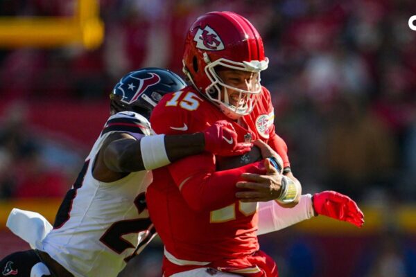 Fãs da NFL em Fúria: Arbitragem ‘Ridícula’ no Confronto Texans vs. Chiefs!