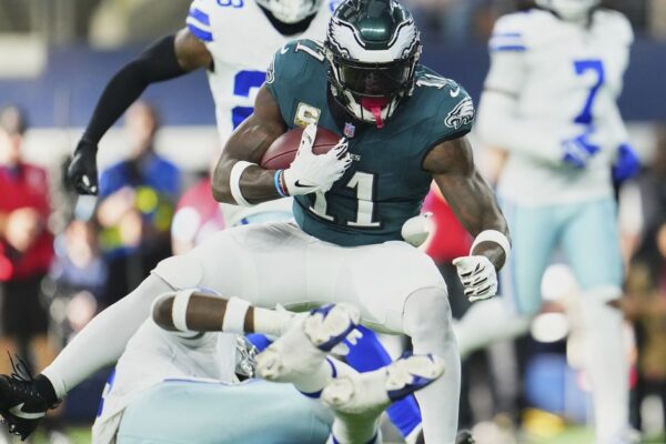 Confronto Épico: Cowboys Buscam Vingança Contra os Eagles em Jogo Decisivo!