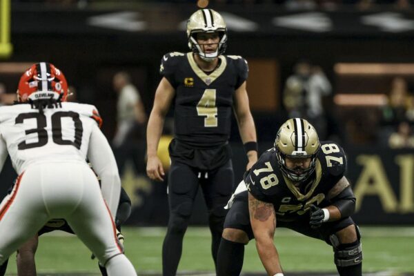 Erik McCoy: O Pro Bowler que Renova Esperanças para os Santos em 2025!