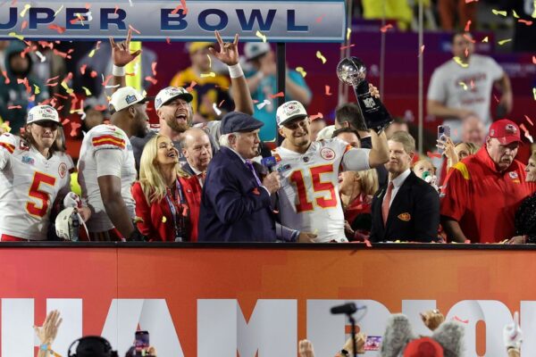 Super Bowl LIX: Eagles e Chiefs se enfrentam em uma batalha épica!