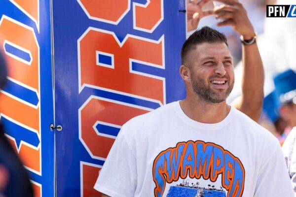 Tim Tebow: A Disciplina que Conquistou Corações e Inspirou Companheiros!