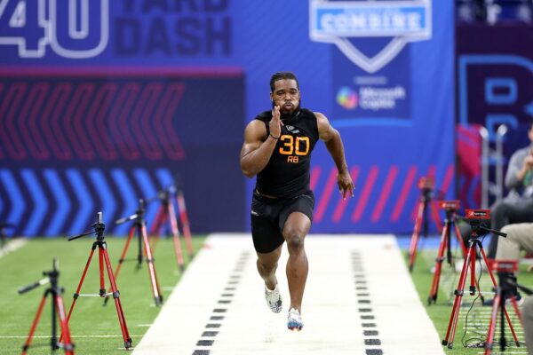 Seis RBs de meados a tardios que se destacaram na NFL Combine