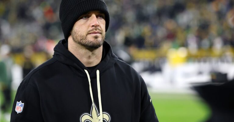 Futuro Incerto dos Santos: Derek Carr e a Urgente Busca por um Novo QB!
