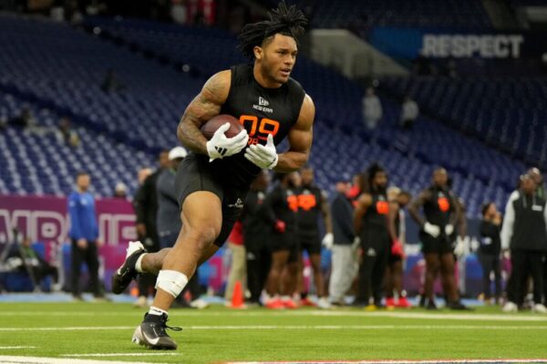 Omarion Hampton envia uma mensagem ousada sobre o ataque apressado de Chargers ‘Dominant’ para o resto da NFL Omarion Hampton envia uma mensagem ousada sobre o ataque apressado de Chargers ‘Dominant’ para o resto da NFL
