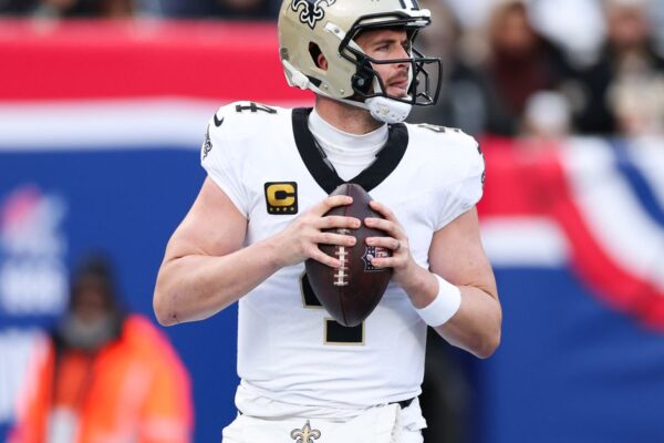 Derek Carr se Aposenta: O Fim de uma Era e o Legado que Deixa na NFL!