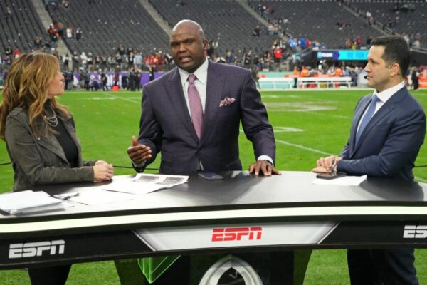 2 vezes o campeão do Super Bowl Booger McFarland dispara a reação de sangue frio depois que a NFL mantém Tush Push Alive