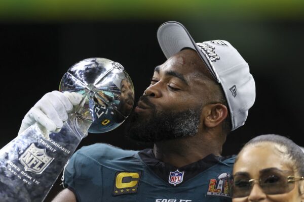 Brandon Graham: Aposentadoria de uma Lenda dos Eagles e Seu Legado Inesquecível! Brandon Graham: Aposentadoria de uma Lenda dos Eagles e Seu Legado Inesquecível!