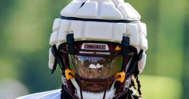 NFL espera reduzir lesões na cabeça com experiência 'pateta' com capacete