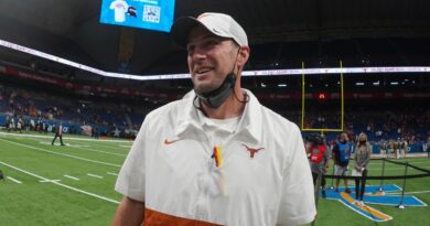 FAU Football contrata o ex-treinador do Texas, Tom Herman, por relatório – Sports Illustrated