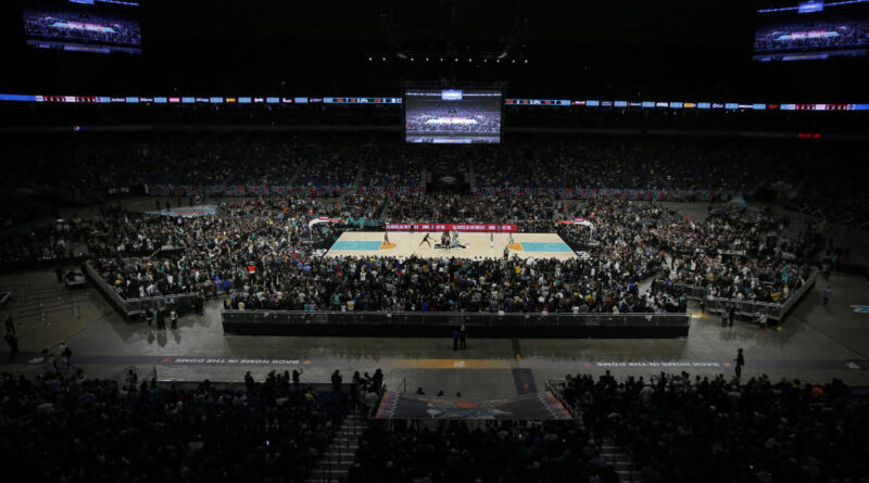Spurs quebra recorde de público da NBA com 68.323 torcedores no Alamodome – Yahoo Sports