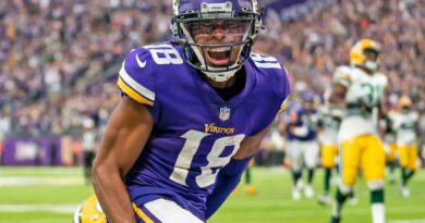 NFL Honors 2023: Justin Jefferson, dos Vikings, vence o Jogador Ofensivo do Ano após o melhor desempenho da carreira