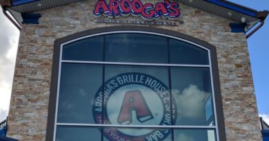 Arooga's Grille House & Sports Bar comemora cinco anos em East Brunswick, Nova Jersey