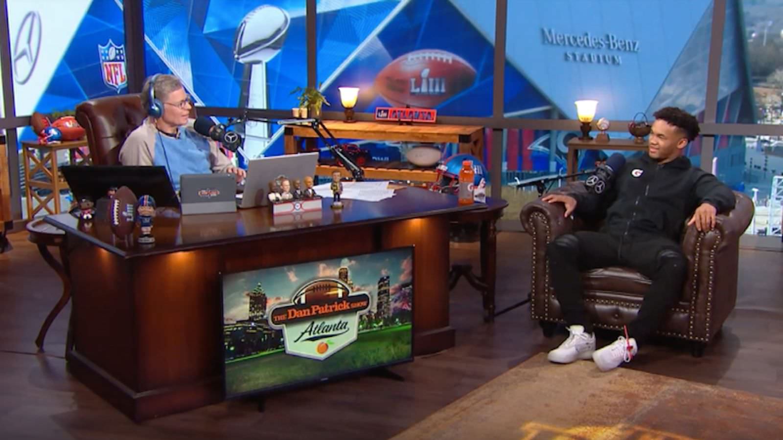 Kyler Murray Tenta Muito Duro Não Falar Sobre Seu Futuro Da NFL Em Entrevista De Rádio Inábil