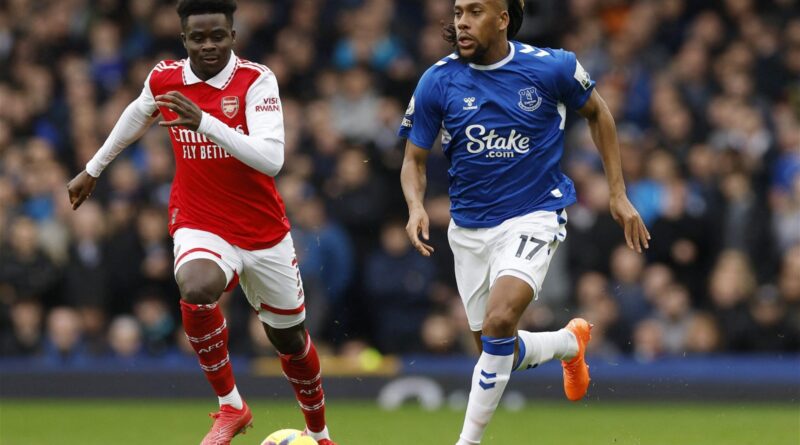 Alex Iwobi pode assinar novo contrato com o Everton