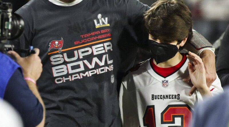 Buccaneers reagem a Tom Brady seguindo a tradição do campeão do Super Bowl, apesar de se aposentar depois de perder os playoffs