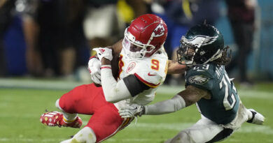PFT: NFL culpa Chiefs e jogadores dos Eagles usando chuteiras erradas por escorregar no Super Bowl