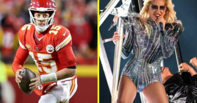 What do NFL players do during Super Bowl halftime show?