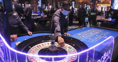 Internet gambling revenue continues to soar in New Jersey. In-person revenue? Not so much.