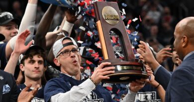 UConn blasts Illinois in the Elite Eight and is on the verge of an all-time dominant American sports story