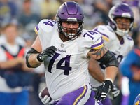 Roundup: OL Mike Remmers assinando com Giants