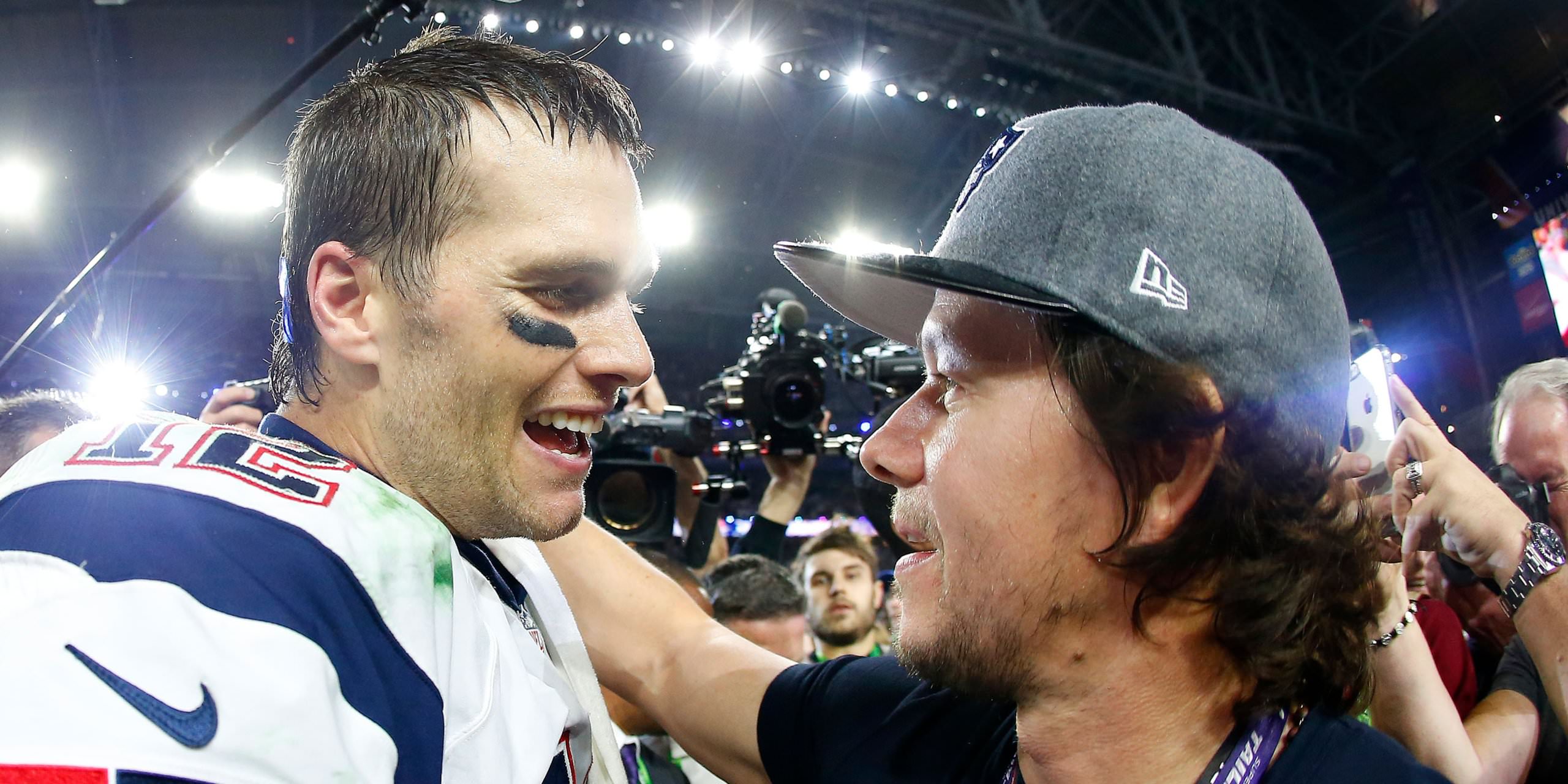 Tom Brady recrutou Mark Wahlberg para tentar o Patriots depois que ele postou uma foto sem camisa no Instagram