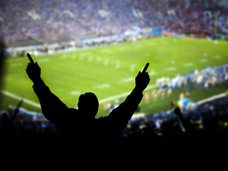 Perda auditiva no futebol: Duas ex-estrelas da NFL compartilham suas histórias – CNET