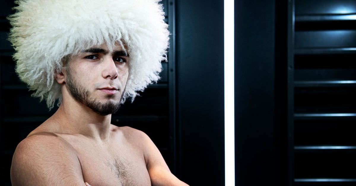 Muhammad Mokaev, de 20 anos, já está conquistando o mundo do MMA