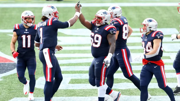 NFL adia jogo Patriots-Broncos indefinidamente após testes COVID-19 mais positivos